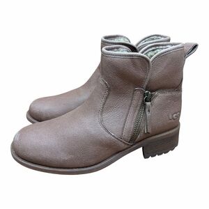 UGG Women's size 6 Brown Ankle Boots